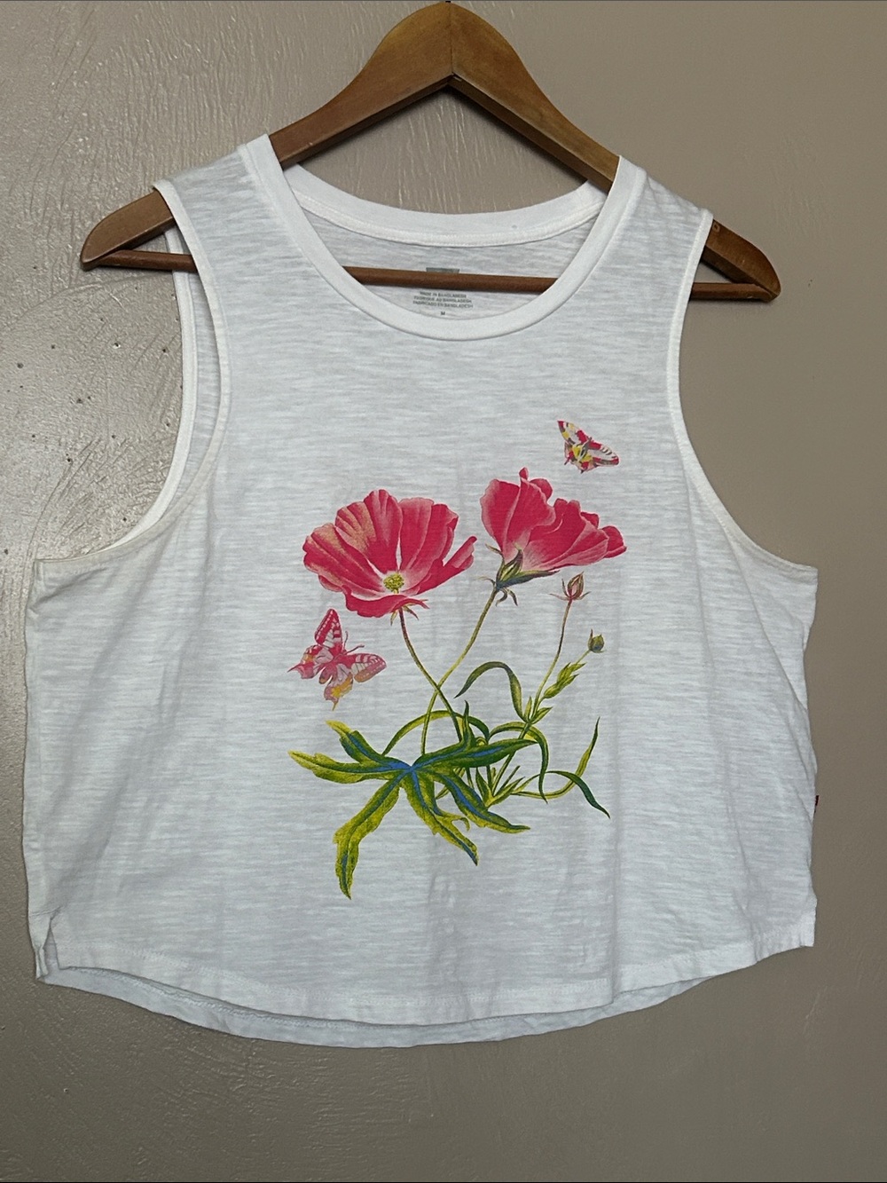 Levi’s Zoe Cropped Graphic Tank Top. Size Medium
100% Cotton.